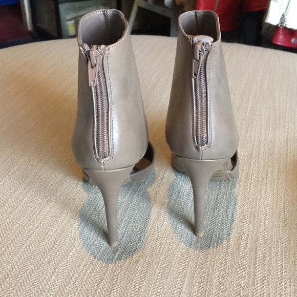 Shoes - Picture 2 of 3